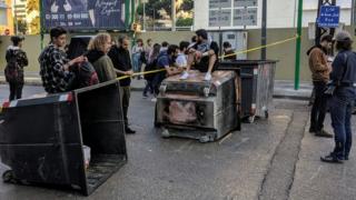 Anti-government protesters block road in central Beirut, Lebanon (4 November 2019)