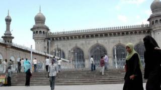 ஐந்து பேர் விடுதலை