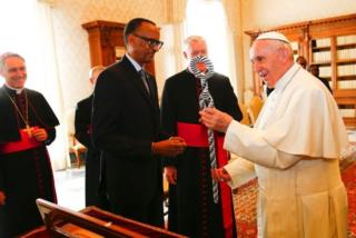 Papa Francis yakira akaganuke aherejwe na Prezida w'u Rwanda Paul Kagame