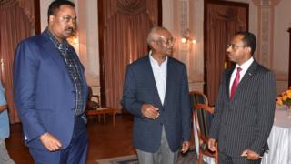 ኣቦ መንበር ኦነግ ዳውድ ኢብሳ (ማእከል) ምስ ፕረዚደንት ክልል ኦሮሚያ ለማ መገርሳን ወጻኢ ጉዳይት ሚኒስተር ዶ/ር ወርቅነህ ገበየሁ