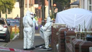 Swyddogion fforensic