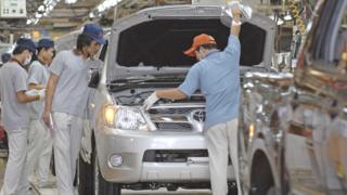 တိုယိုတာကုမ္ပဏီဟာ ကမ္ဘာ့နိုင်ငံပေါင်း ၂၇ နိုင်ငံမှာ မော်တော်ကားစက်ရုံတွေကို တည်ဆောက်ထား