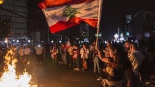 يشهد لبنان منذ أكثر من أسبوعين تظاهرات حاشدة للتنديد بالأوضاع الاقتصادية وللطبقة السياسية الحاكمة