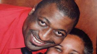 Eric Garner oo la sawiran xaaskiisa Eswa