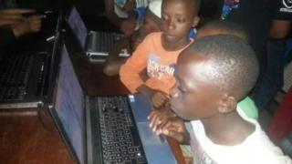 Wanafunzi wakiwa mafunzoni Burundi