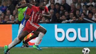 Usain Bolt uyu mwaka yakinnye imikino imwe n'imwe mu buryo bwo kwigaragaza