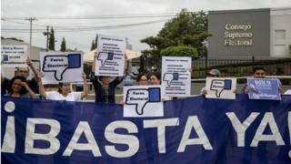 A group of demonstrators protest in front of the Supreme Electoral Council building, in Managua, Nicaragua, 03 August 2016.