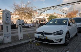 Portugal merupakan negara yang sejak awal memimpin investasi dalam pembangunan jaringan lengkap stasiun pengisian bahan bakar untuk mobil listrik