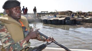 Cameroun: un navire de l'armée chavire des dizaines de disparus