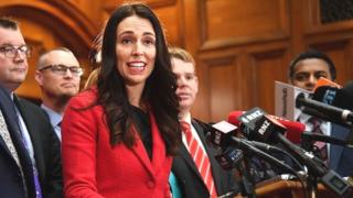 Elue à la tête du Parti travailliste, Mme Ardern, 37 ans, avait été interrogée par la télévision pour savoir si elle prévoyait de faire des enfants.
