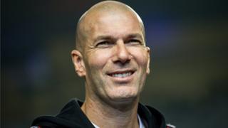 Plusieurs médias espagnols annoncent que Zidane (en photo) va remplacer Solari au poste d'entraîneur du Real Madrid.