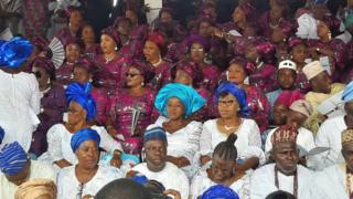 Aṣọ ń pe aṣọ ránṣẹ́