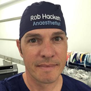 Rob Hackett con su gorro