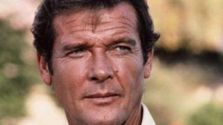Roger Moore yishwe n'ingwara ya "cancer"