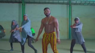 Falz inside di video
