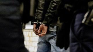 Россияда кармалган кылмыштуу топ Москва жана Санкт-Петербург шаарларында эл көп чогулган жайларда жардыргыч заттар жана автоматтар менен теракт жасоого камынган деп шектелүүдө.