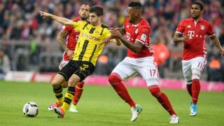 Boateng du Bayern face à Christian Pulisic de Dortmund