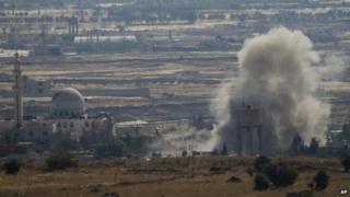 Smoke rises after explosion during fighting between Syrian rebels and government forces in Quneitra province (17 June 2015)