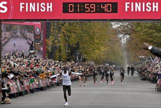 Eliud Kipchoge completes marathon in 01:59:40