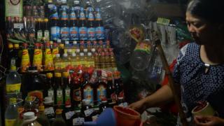 Sạp bán nước mắm