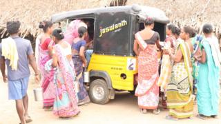 మహిళలు