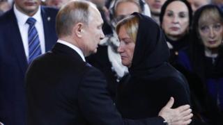 Владимир Путин и Елена Батурина на церемонии прощания с Юрием Лужковым в Храме Христа Спасителя