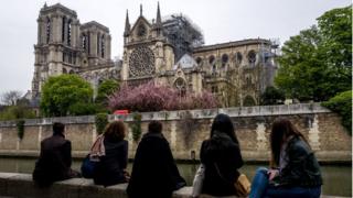 La plus célèbre cathédrale au monde, ravagée par un grave incendie lundi 15 octobre, accueille chaque année plus de 13 millions de visiteurs mais cet engouement n'a pas toujours été au rendez-vous par le passé.
