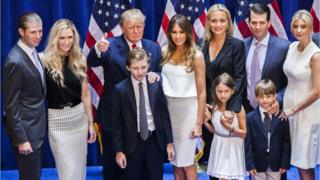 Trump e sua mulher, Melina, com filhos e enteados
