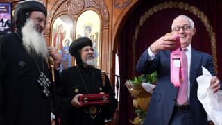 Тернбулл с галстуком