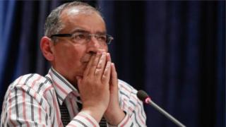 صادق زیباکلام حدود چهار سال پیش هم (خرداد ۱۳۹۳) به ۱۸ ماه حبس تعزیری محکوم شده بود که بعدا در دادگاه تجدید نظر به جریمه نقدی تبدیل شد