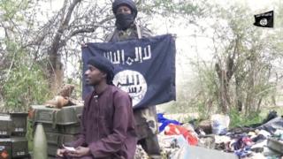 Kenshi Boko Haram ikoresha ibendera ya IS yirabura