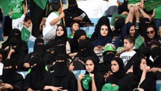 سعوديات في مدرجات ملعب