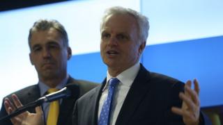 David Neeleman fala durante evento sobre parceria entre a Azul e os Correios, em 2017