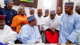 Buhari pẹlu awọn oniṣowo l'Abuja