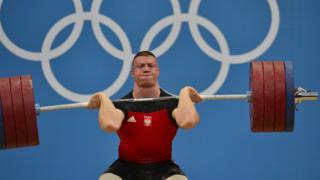 Tomasz Zielinski levanta las pesas en Londres 2012.