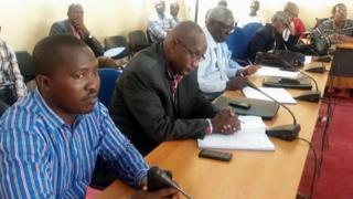 Abaserukiye abakozi ntibanyuzwe n'insiguro za leta
