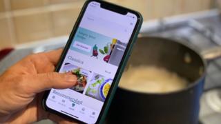 Mobile recipe app and cooking pot