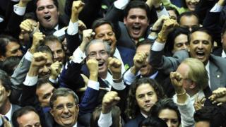 Cunha com os colegas de centrão ao ser eleito presidente da Câmara