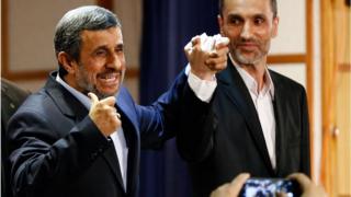 حمید بقایی (راست) در سالهای ریاست جمهوری آقای احمدینژاد رئیس سازمان میراث فرهنگی و در دورهای معاون اجرایی رئیس جمهور بود
