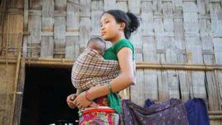 পার্বত্য জেলা বান্দরবানে বাচ্চা কোলে এক উপজাতীয় নারী।
