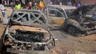 Au moins sept personnes sont mortes dans le double attentat.