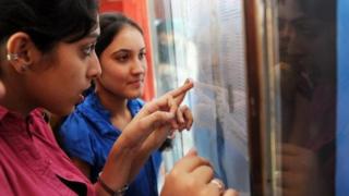 நீட் தேர்வுக்கு தற்காலிக விலக்கு மட்டுமே, குழப்பத்தில் மாணவர்கள்