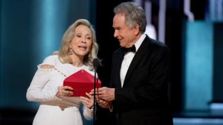 Faye Dunaway and Warren Beatty at Oscars