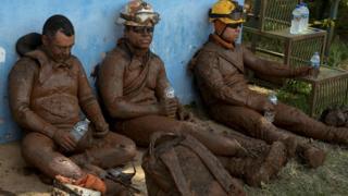 bombeiros em brumadinho