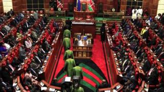 Sawir Hore : Baarlamaanka Kenya oo kalfadhi leh