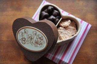 Cokelat kerap menjadi lambang cinta di hari Valentine.