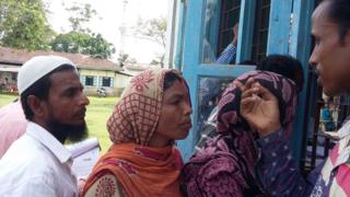 নিজেদের নাগরিকত্ব যাচাই করছেন আসামের বাসিন্দারা।
