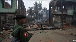 রাখাইন রাজ্যে রোহিঙ্গা-বৌদ্ধ সহিংসতা