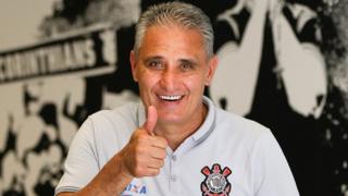 Adenor Leonardo Bacchi, más conocido como Tite, es un exfutbolista de 55 años.