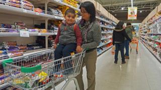 Chilenos en supermercado